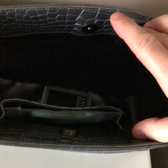 Versace pebbled metallic silver grey shoulder bag. - Picture 4 of 8